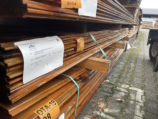 Ca. 49x Douglas wisselsponning, 18x190mm, lengte 300cm